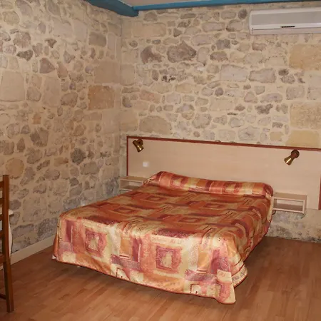 Le Phenix Hotel *